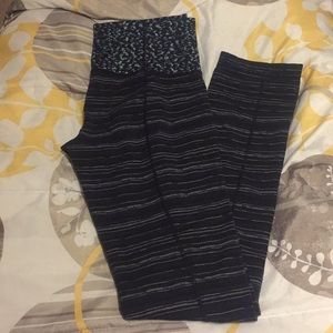 Lululemon skinny groove navy/striped pattern